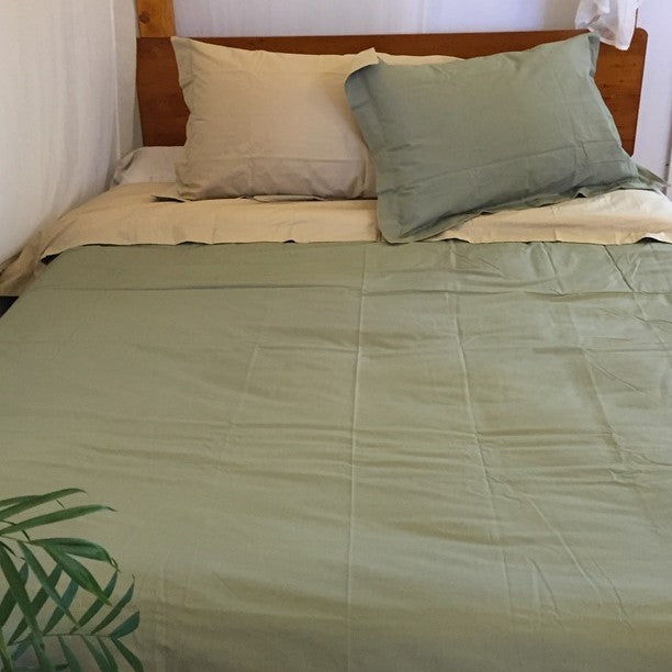 Reversible quilt cover set  husk/sage percale