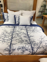Load image into Gallery viewer, Magnificent Quilt Set in Royal Navy/White Silhouette