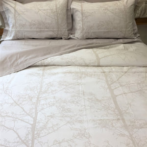 Magnificent Quilt Set in Silver Snow/White Silhouette