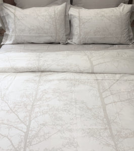 Magnificent Quilt Set in Silver Snow/White Silhouette