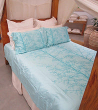 Load image into Gallery viewer, Simple Luxury Quilt Set Tahitian Blue Silhouette